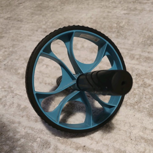 Fitness wheel like new for training back, chest, arms, abs, and legs