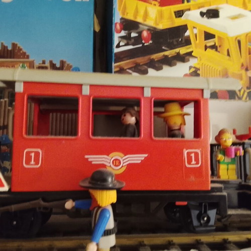 Playmobil 4001 train set with 2 carriages and 12 curved tracks, 1980