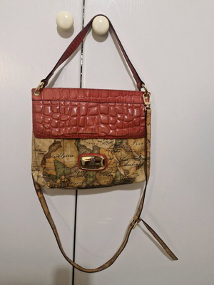 Alviero Martini 1a Classe crossbody bag like new, beige and red