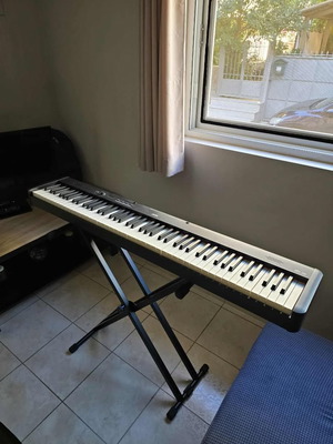 Moukey MEP-120 electric piano like new with 88 weighted keys and accessories