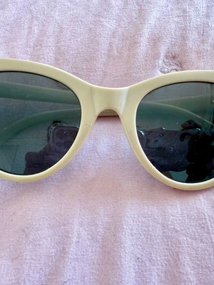 Cat eye sunglasses cream like new