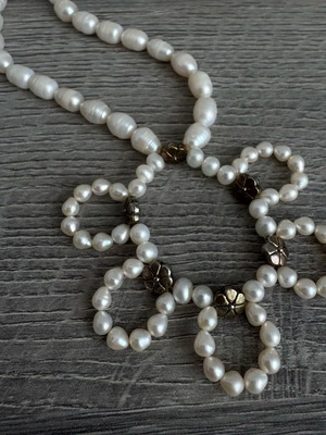 Vintage freshwater pearl necklace with floral statement pendant like new