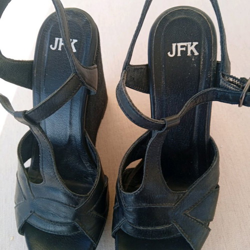 JFK Platforms like new, black leather and fabric