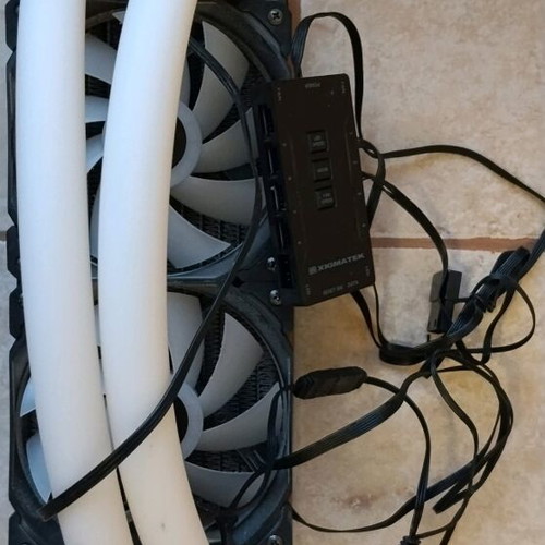 Aqua Neon 240 liquid cooling like new