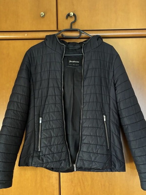 Μπουφάν καπιτονέ Stradivarius μαύρο μεταχειρισμένο, ελαφρύ