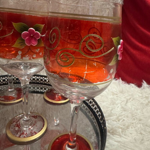 Venetian stemmed glasses like new, set of 6 with red design