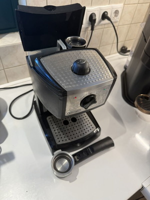 Καφετιέρα DeLonghi EC156.b espresso cappuccino μεταχειρισμένη, πλήρως λειτουργική