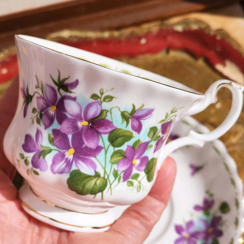 Royal Albert February tea cup like new, bone china