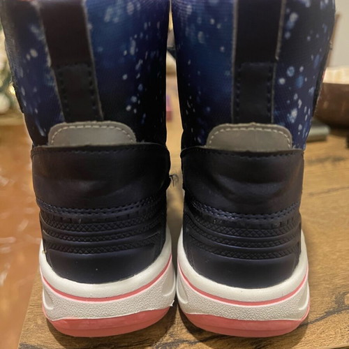 Snow boots new waterproof with fur lining size 28