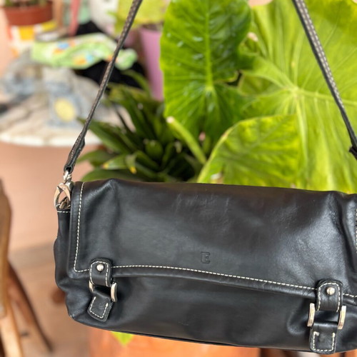 Black leather shoulder bag epsilon like new