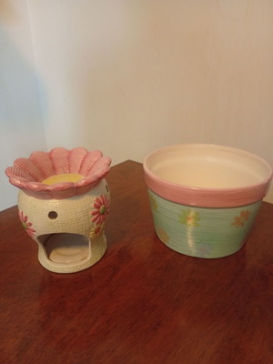Ceramic flowerpot and aroma candle holder like new