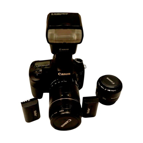 Canon EOS 7D like new with 18-55 and 18-135 lenses, flash, accessories