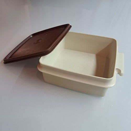 Tupperware container used, practical size 16 cm x 16 cm, brown