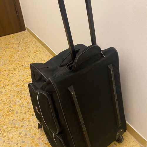 Σάκος μεταχειρισμένος, ιδανικός για στρατιωτική θητεία με ροδάκια και χερούλι