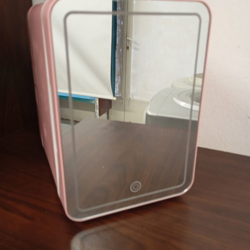 Mini beauty fridge 4 liter like new
