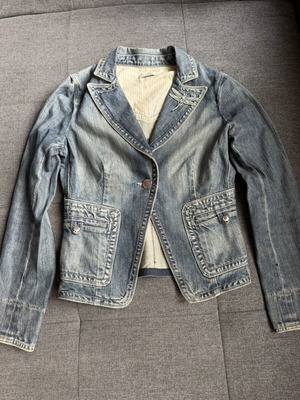 Pinko women's vintage denim jacket with dragonfly brooch, used, size M