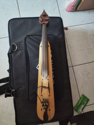 Pontian lyra like new with pickup for live performances