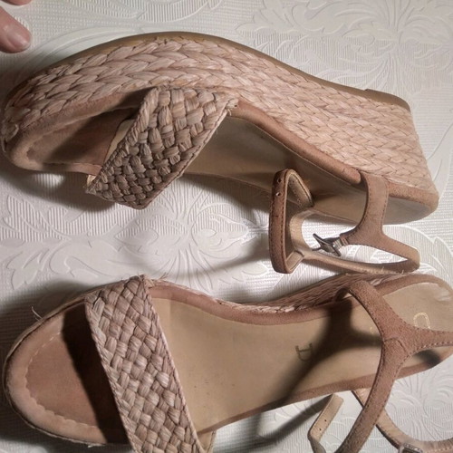 Unisa platform sandals like new, pink with straw detail