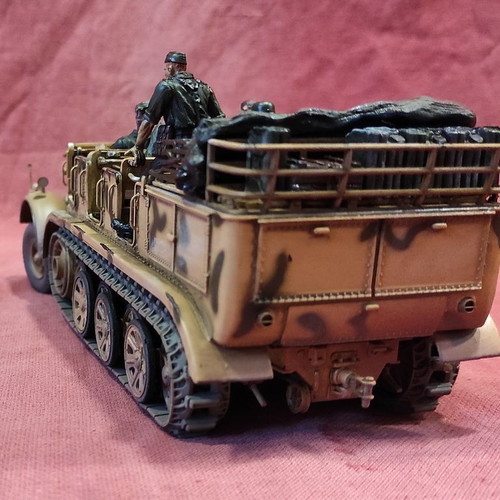 COLLECTIBLE metal version of the tracked vehicle "German Sd.Kfz.7 Half-Track"132 OUT OF STOCK.