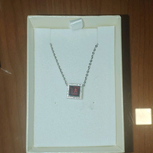 Pendant like new, red
