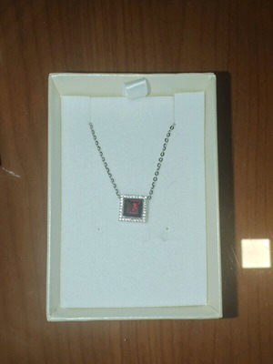 Pendant like new, red
