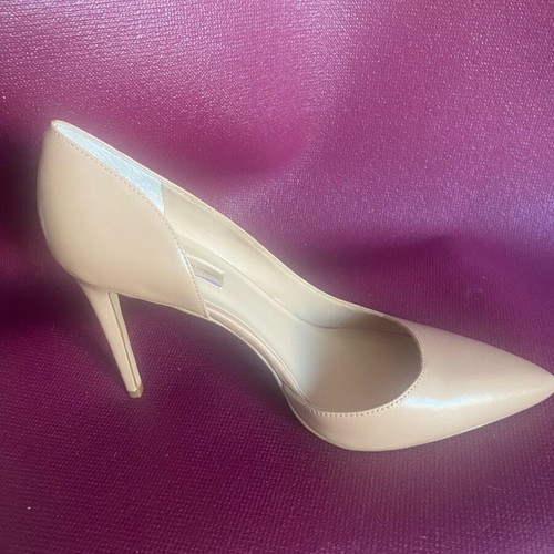 I.N.C. International Concepts pumps new, beige, size 39.5