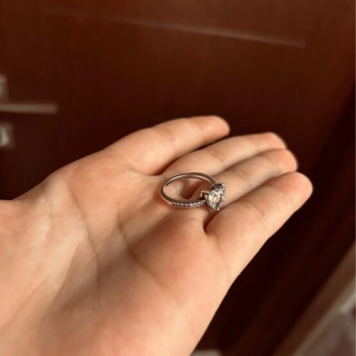 Pandora ring like new, white