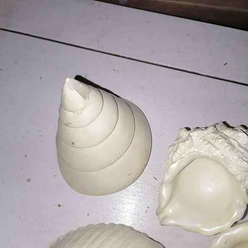 Decorative items used, set of 18 pieces, 4 different, slight damage
