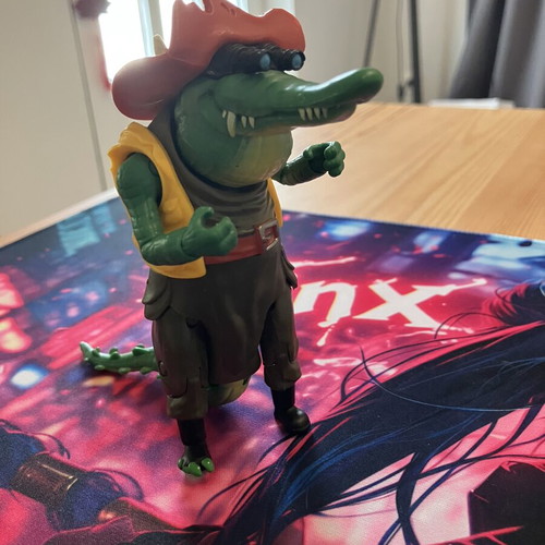 TMNT Playmates 2023 Leatherhead and Splinter action figures like new set