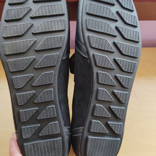 Black sports shoes size 40