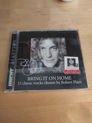 Uncut Bring It On Home CD, 15 κλασικά τραγούδια επιλεγμένα από τον Robert Plant