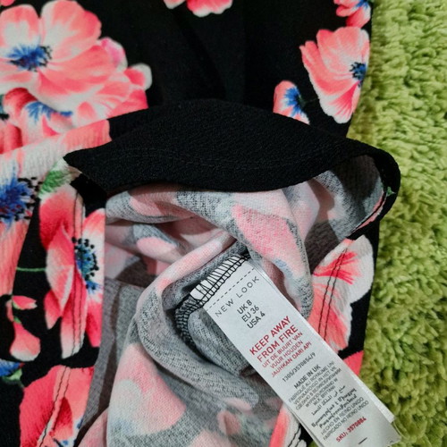 New Look London pencil skirt new, black with pink floral, size S