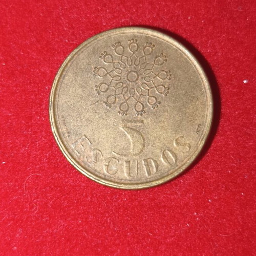 Portugal 5 Escudos Coin used