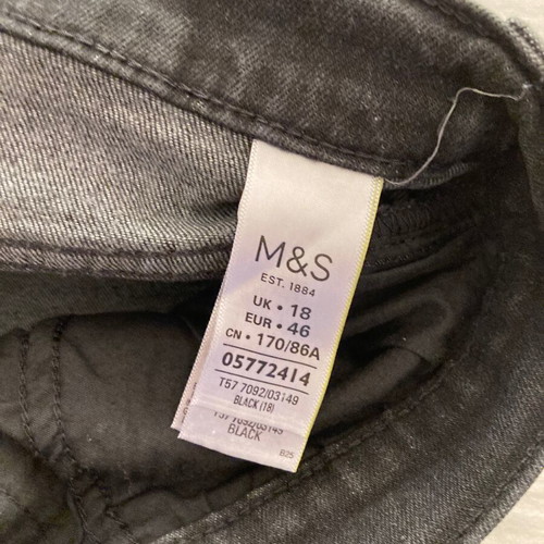 Marks & Spencer black cropped jeans like new, size XXXL