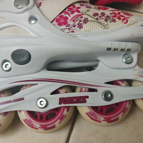 Roller's like new with Mini bag and knee elbow protectors