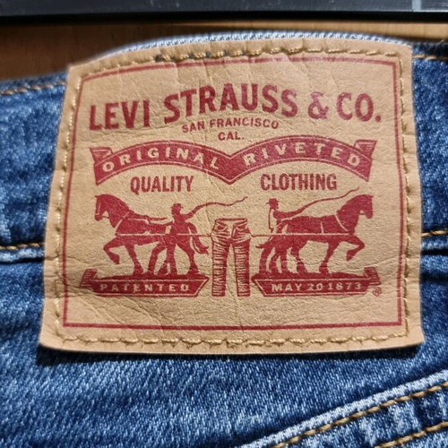 Levi's Ribcage Straight Jean size M 38 10 blue like new