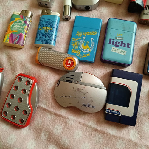 Lighters used, 30 collectible pieces with wear due to age
