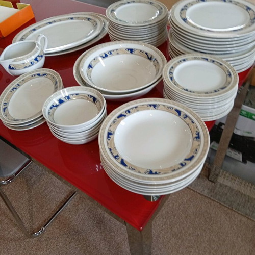 Porcelain dinnerware set new, 12-person, German