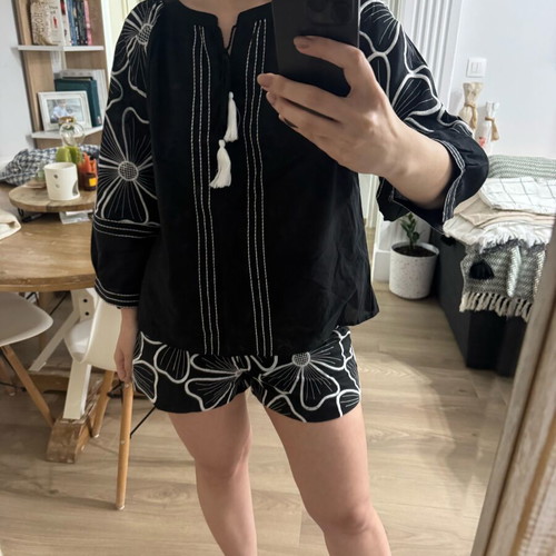 Set shorts and top black and white with embroidered details like new