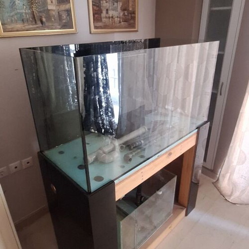 Aquarium 330 liters used with sump and wooden stand