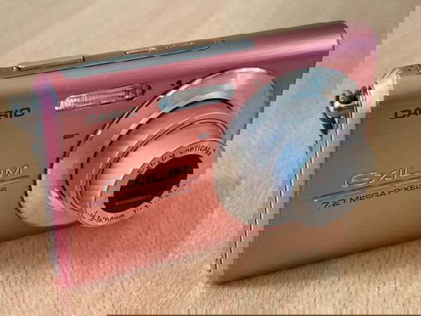 Casio Exilim EX-Z75 | Compact Vintage Digital Camera