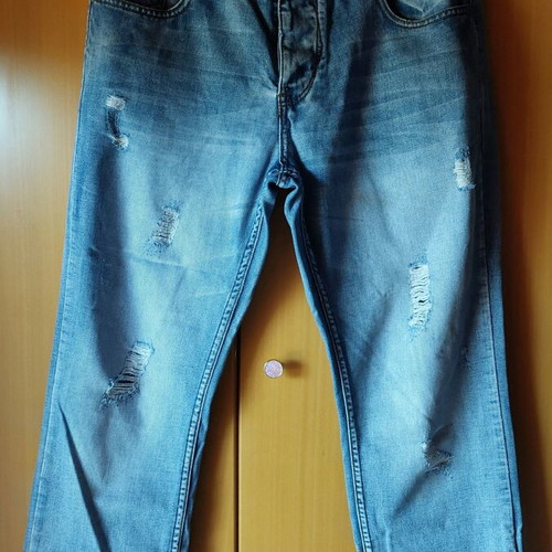 Dnd men's jeans size L with rips like new