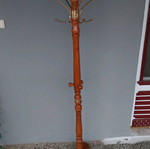 Clothes hanger stand like new