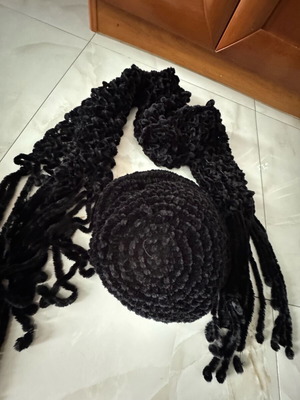 Scarf set with hat like new, black
