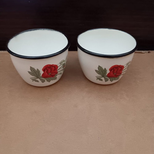Set of 2 small metal cups used