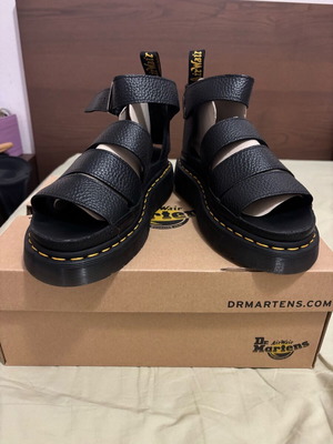 Ολοκαίνουρια Dr Martens Clarissa II 38