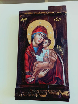 Wooden icon with Virgin Mary and Christ new, well crafted