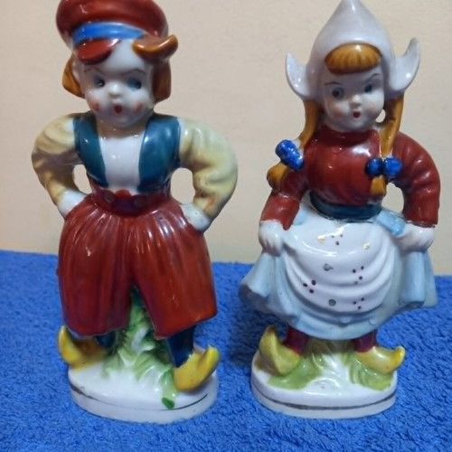 Porcelain figurines used, boy and girl in traditional Dutch costume