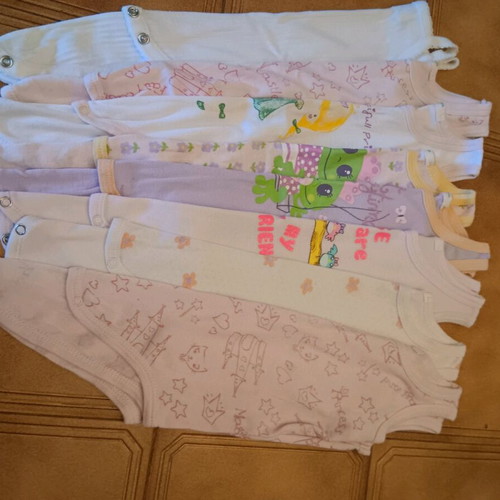 Baby clothing pack for girl 6 to 9 months like new