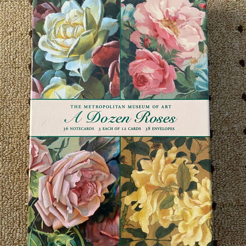 A Dozen Roses souvenir set new from Metropolitan Museum of Art